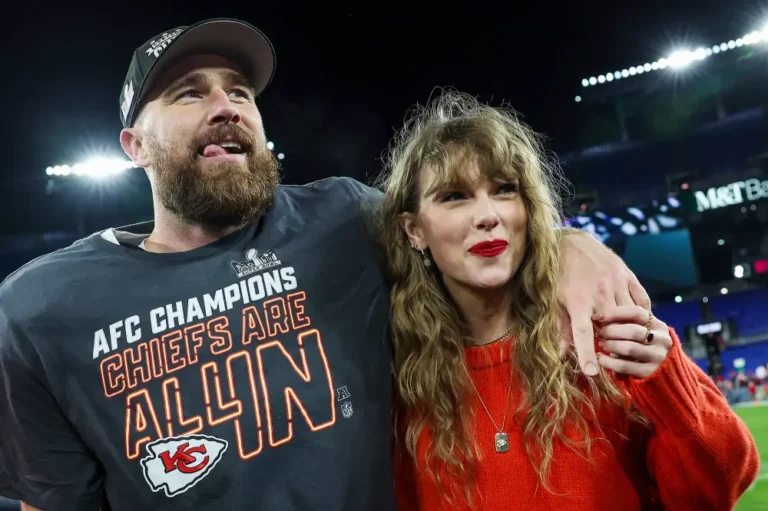 Travis-Kelce- with -Fiance-Taylor-Swift