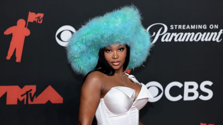 Summer Walker Says Modern R&B Just Isn’t For Her: “I’m Just An Old-School Girl”