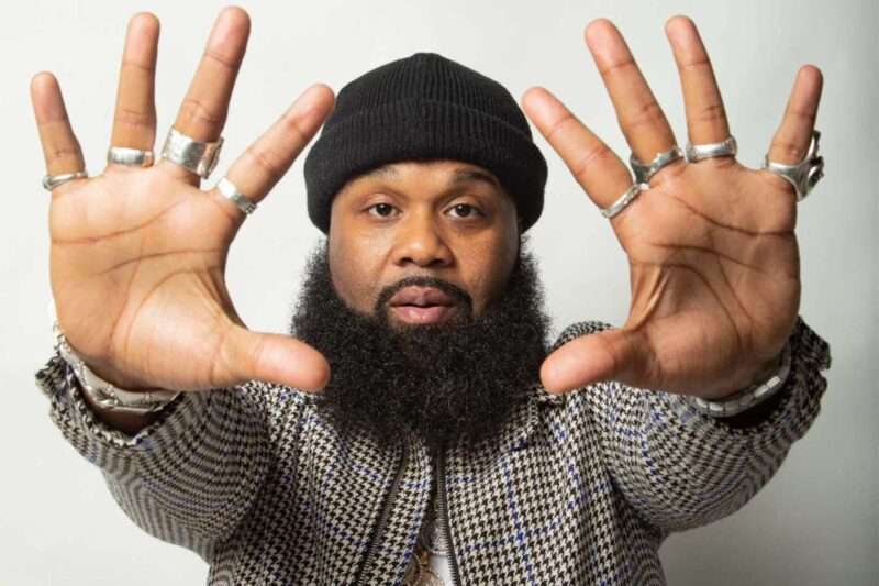 blanco-brown hands outstretached